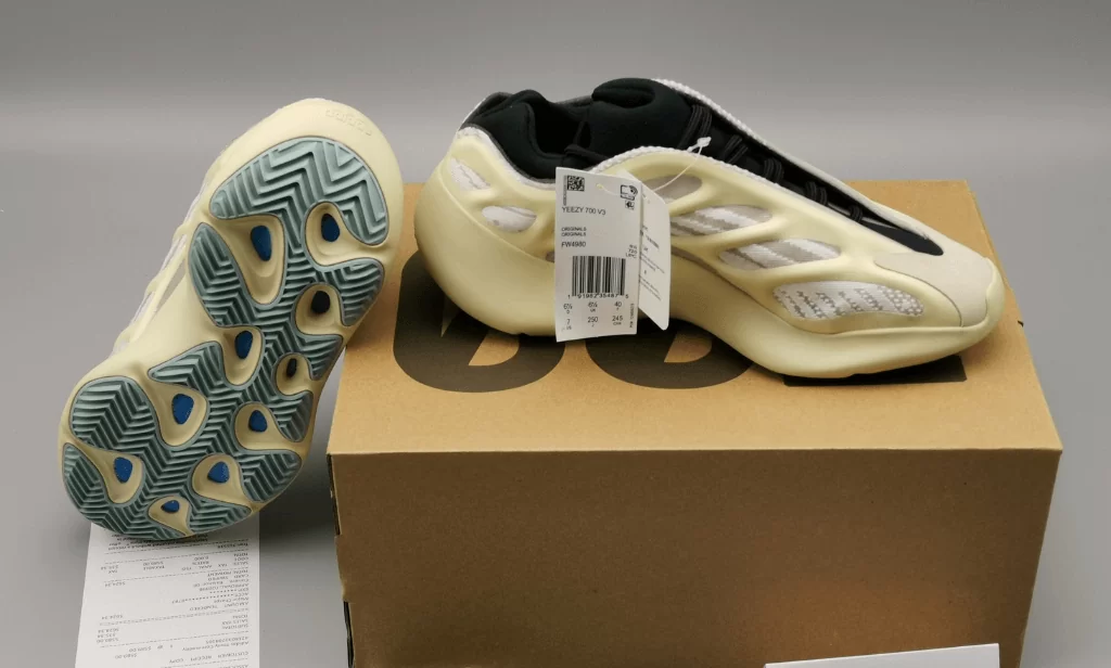 Yeezy Boost 700 V3 Azael - Afbeelding 3
